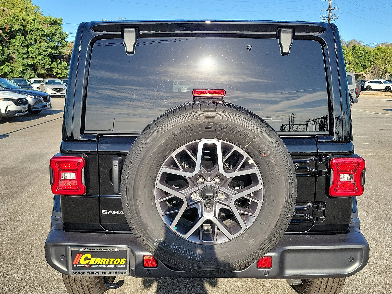 2025 Jeep Wrangler Sahara photo 19