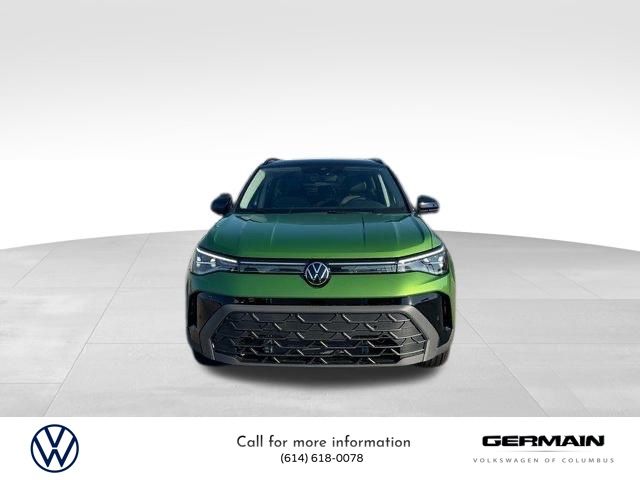 2025 Volkswagen Taos SE photo 2