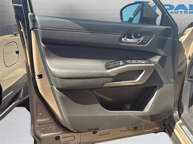 2023 Nissan Pathfinder Platinum photo 10