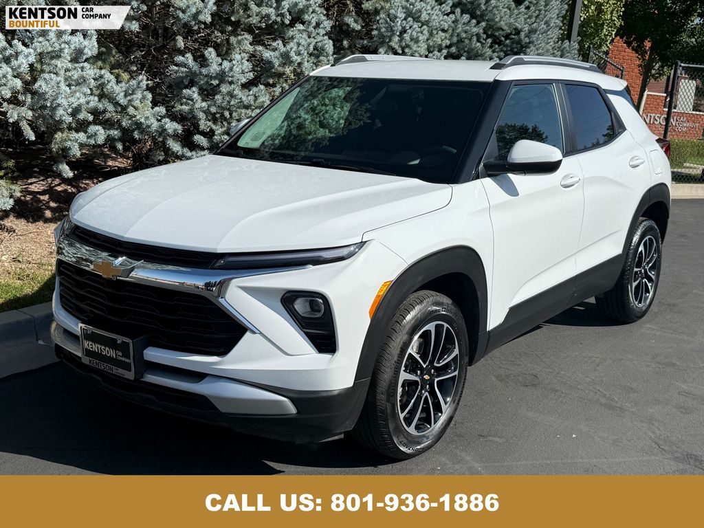 2025 Chevrolet Trailblazer LT photo 3