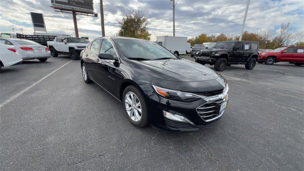 2023 Chevrolet Malibu 1LT photo 2