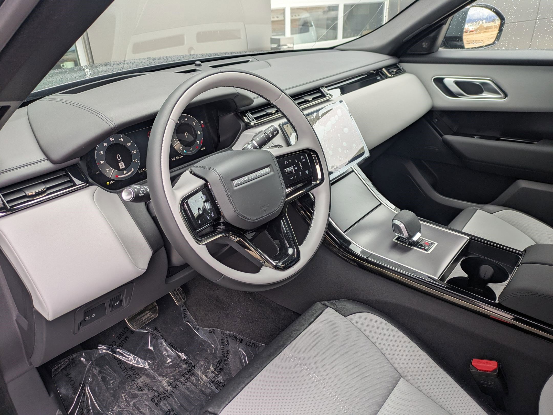 2026 Land Rover Range Rover Velar SE photo 10