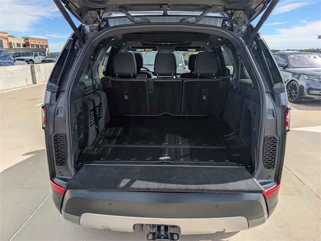 2018 Land Rover Discovery HSE photo 3