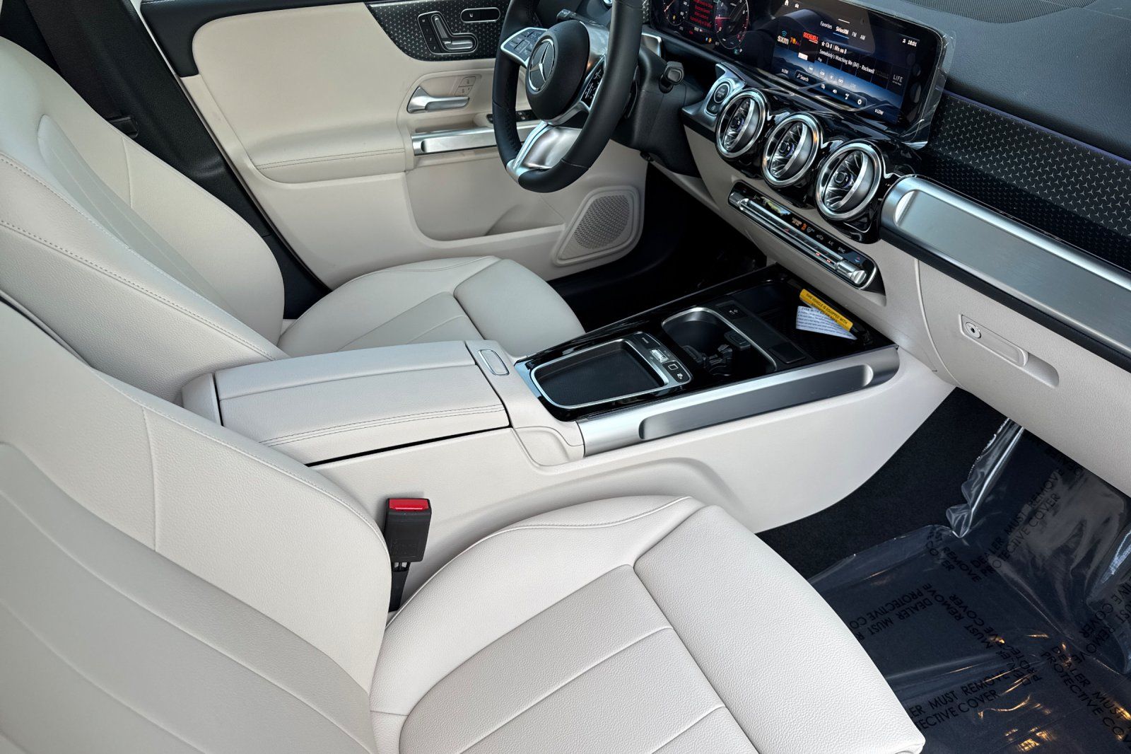 2025 Mercedes Benz GLB 250 photo 12