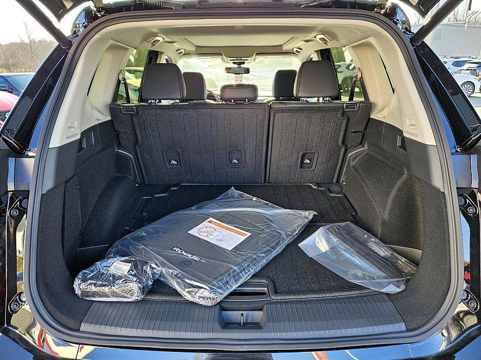2025 Nissan Rogue Platinum photo 13