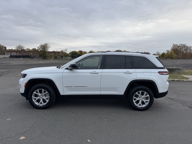 2022 Jeep Grand Cherokee Limited photo 2