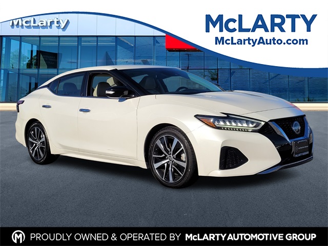 2023 Nissan Maxima SV's photo