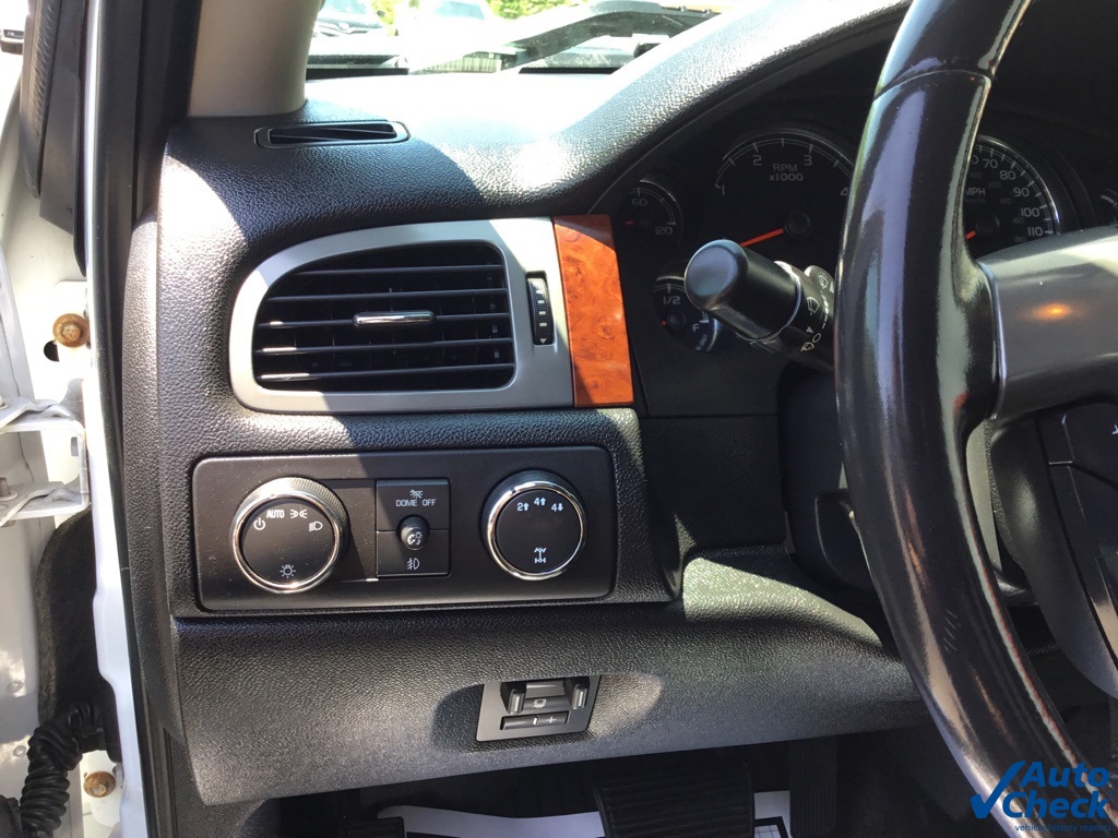 2011 Chevrolet Silverado 3500HD LTZ photo 19