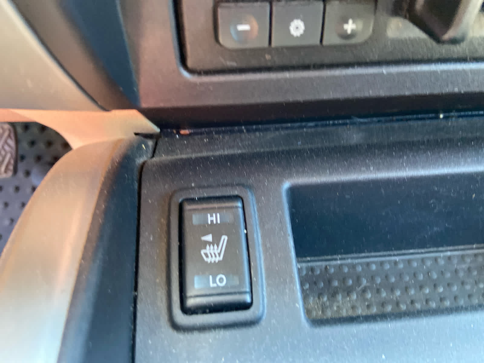 2017 Nissan Titan SV Crew Cab photo 20