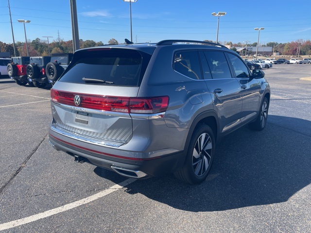 2024 Volkswagen Atlas SE Technology photo 3
