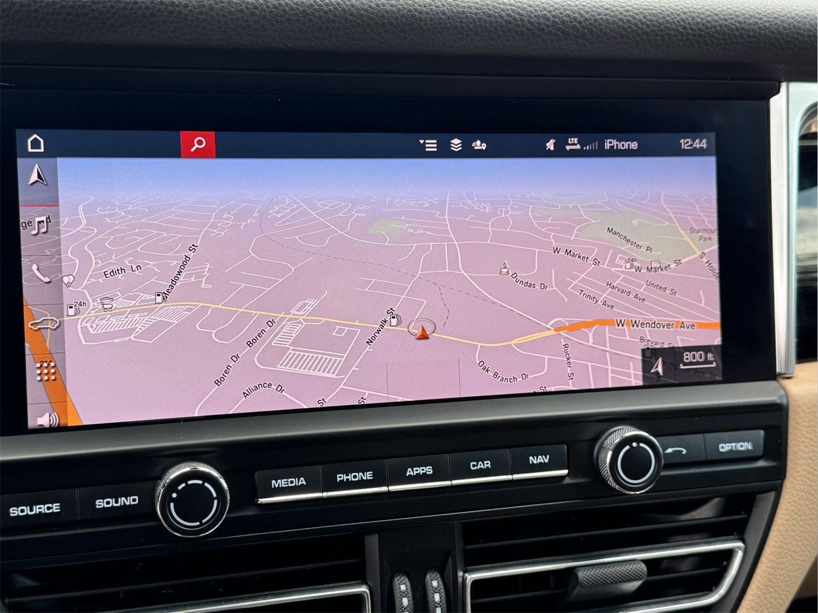2021 Porsche Macan Base photo 44