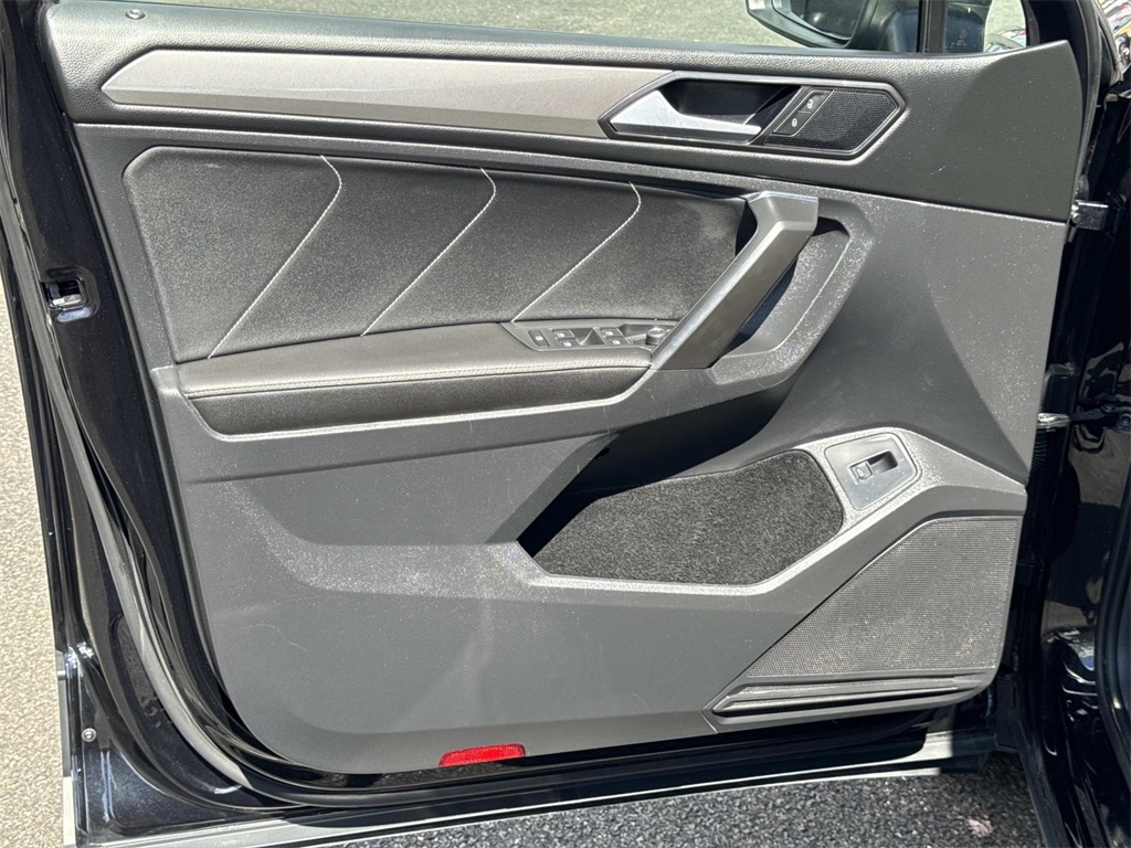 2022 Volkswagen Tiguan SE photo 26