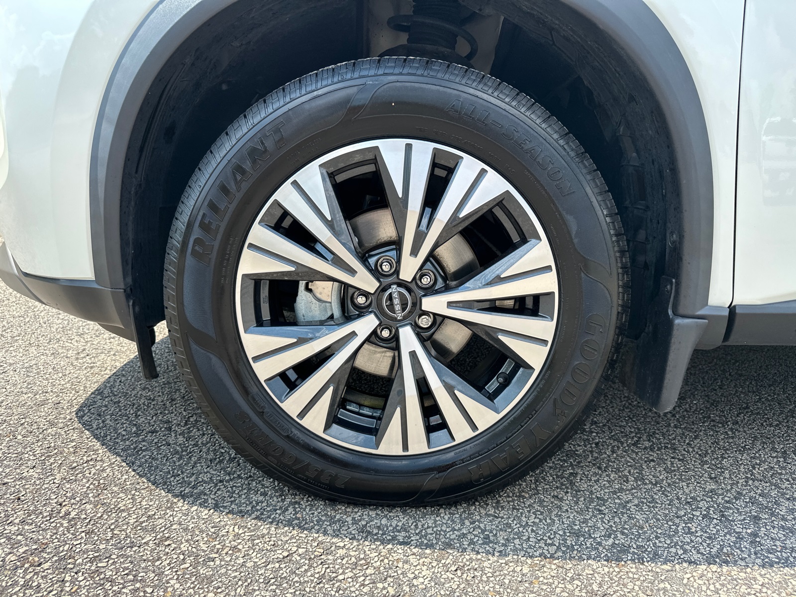 2023 Nissan Rogue SV photo 11
