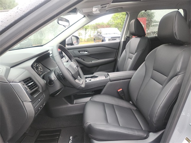 2026 Nissan Rogue SV photo 2