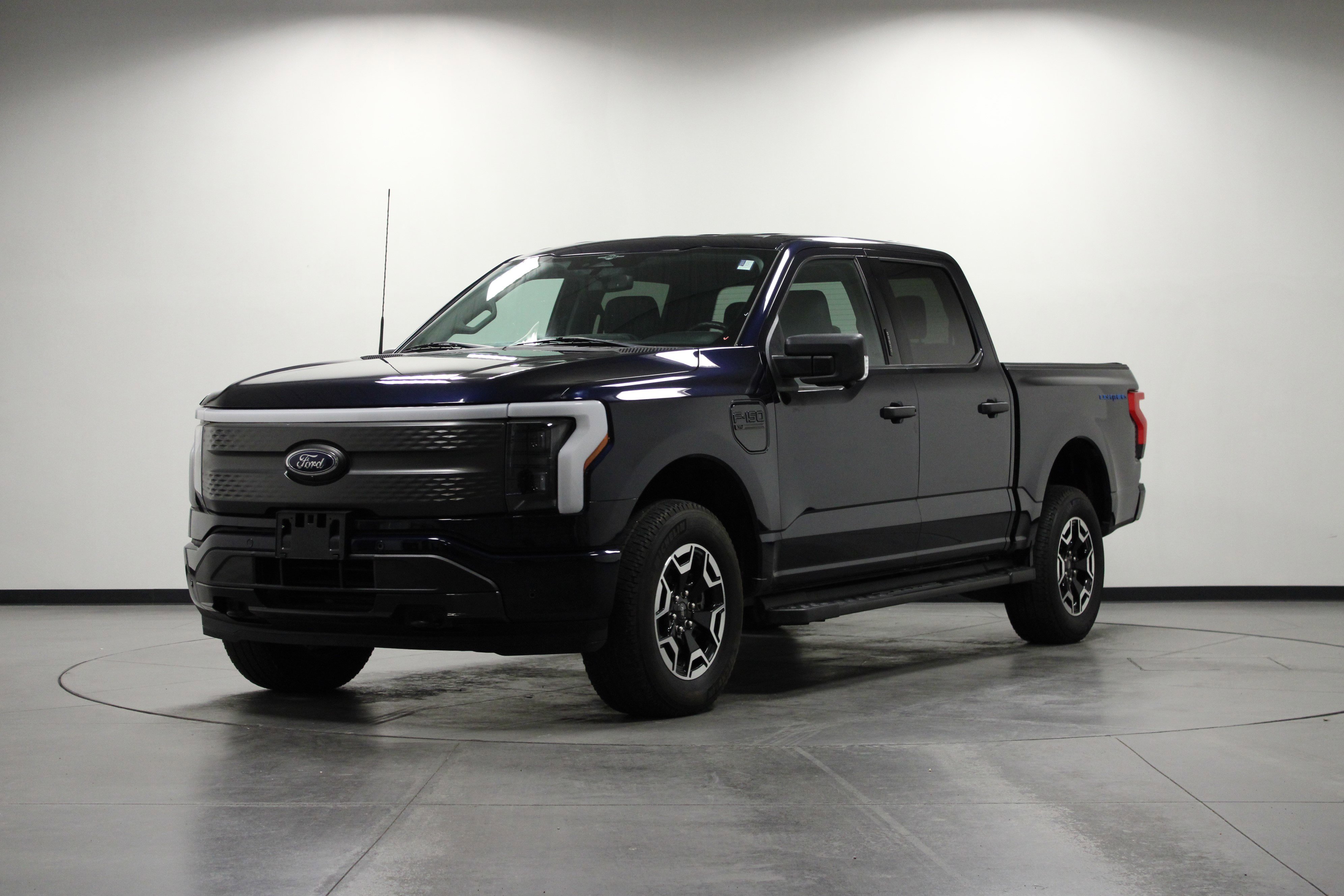 2023 Ford F-150 Lightning XLT photo 7
