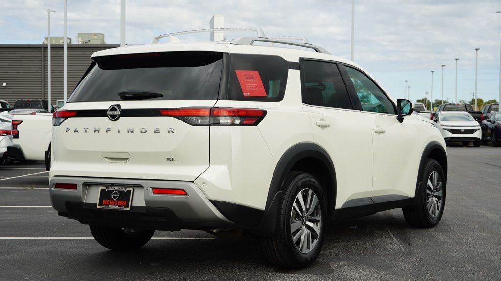 2023 Nissan Pathfinder SL photo 2