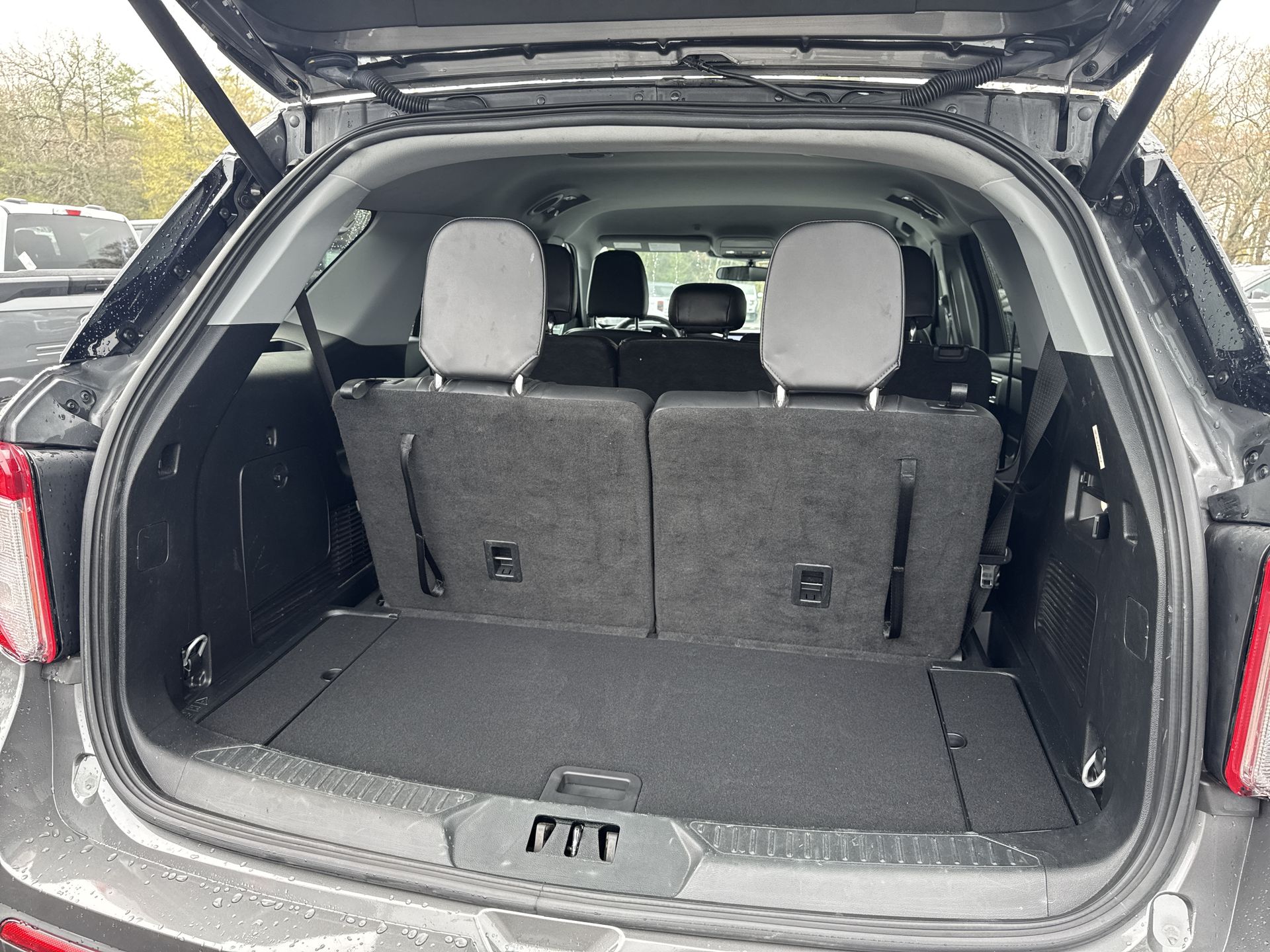 2023 Ford Explorer XLT photo 3
