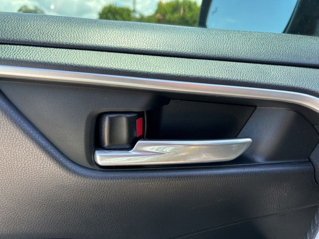 2023 Toyota RAV4 XLE Premium photo 12