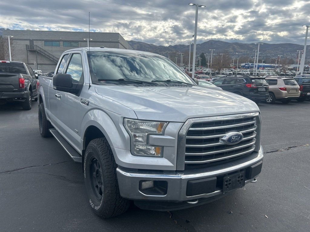 2015 Ford F-150 XLT photo 2