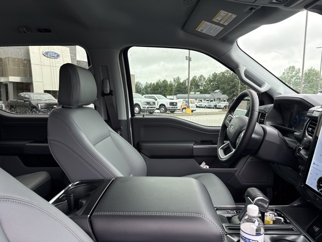 2025 Ford F-150 Lightning photo 15