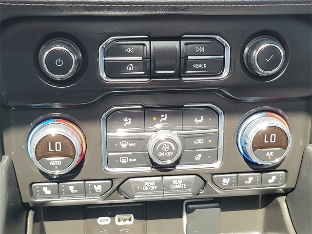2024 Chevrolet Suburban High Country photo 32