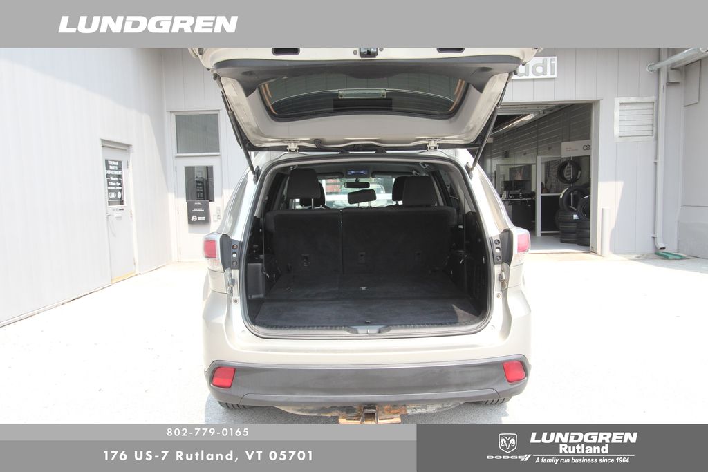 2015 Toyota Highlander LE Plus photo 27