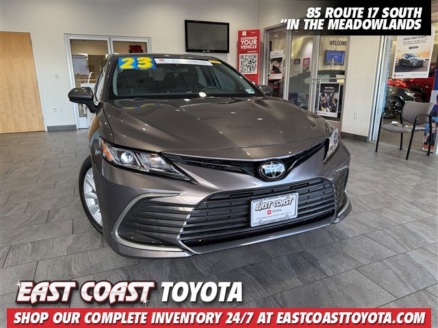 2023 Toyota Camry LE's photo