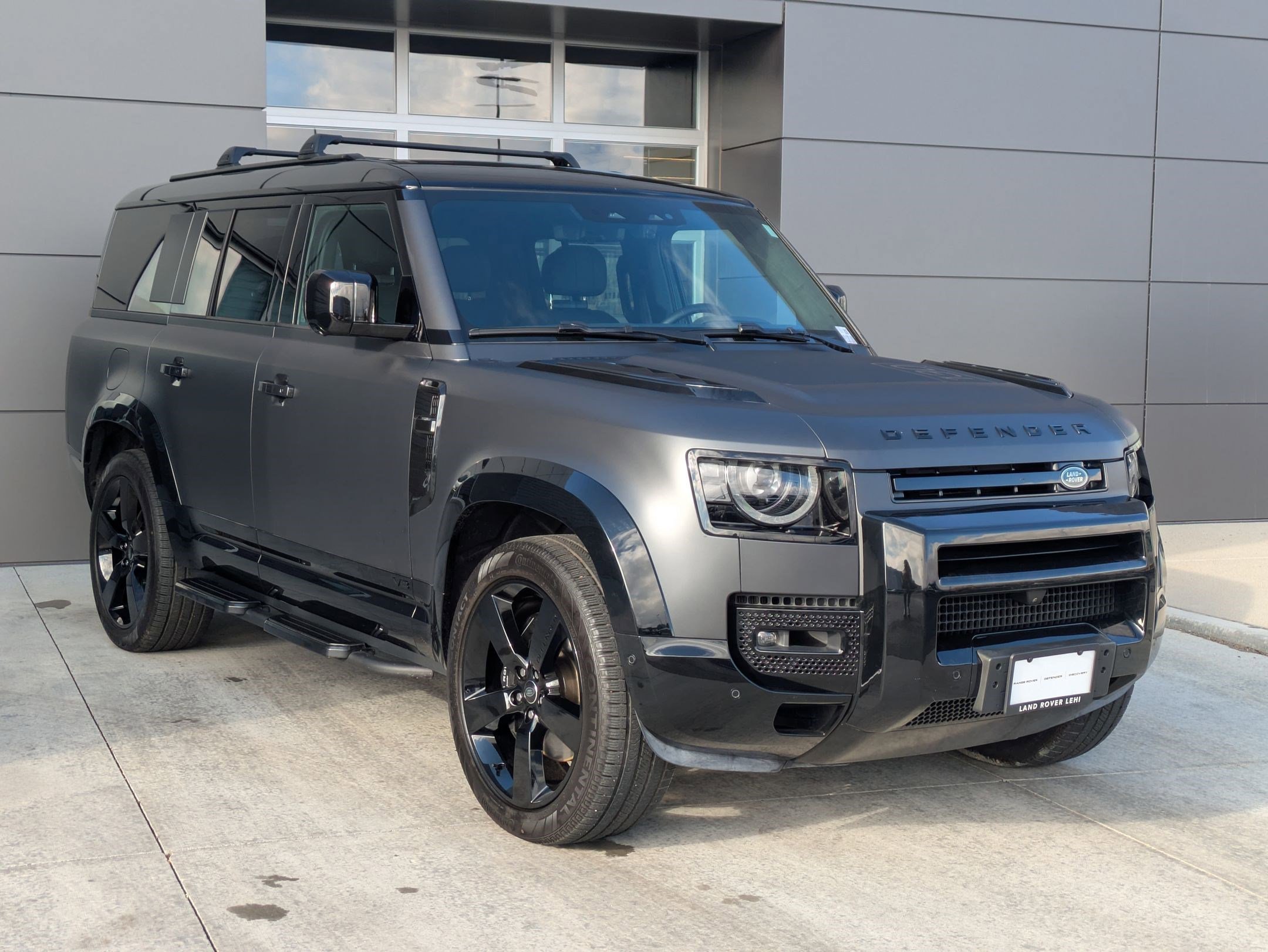 2025 Land Rover Defender V8 photo 3