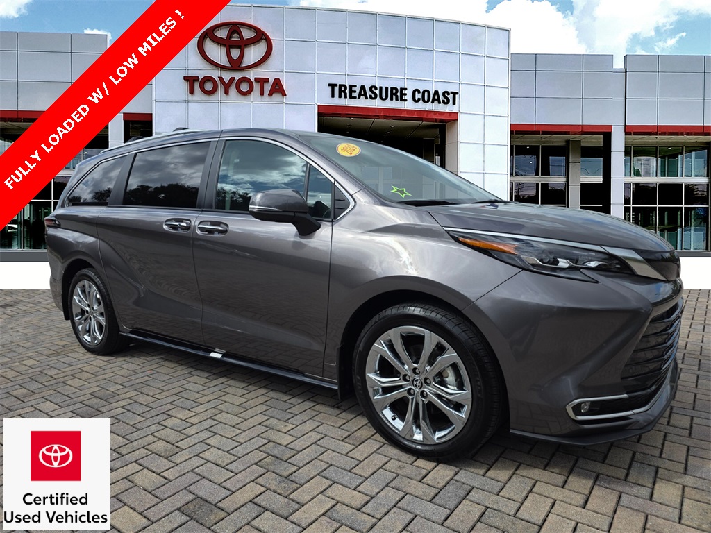 2024 Toyota Sienna Platinum's photo