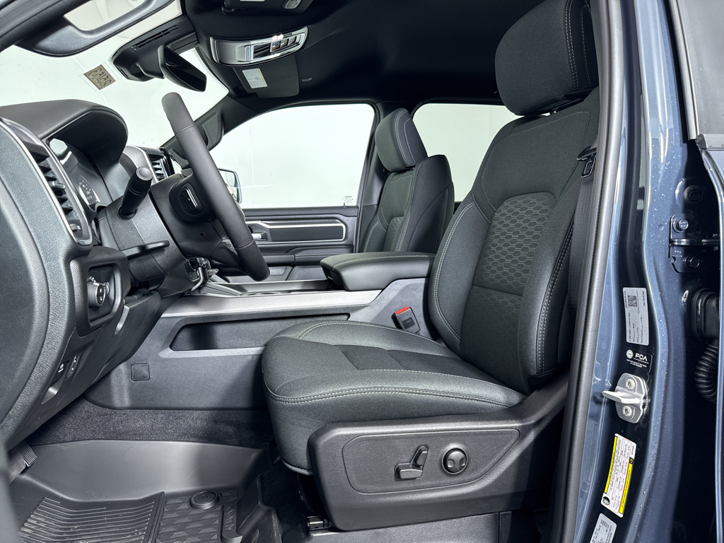 2025 Ram 1500 Big Horn photo 4