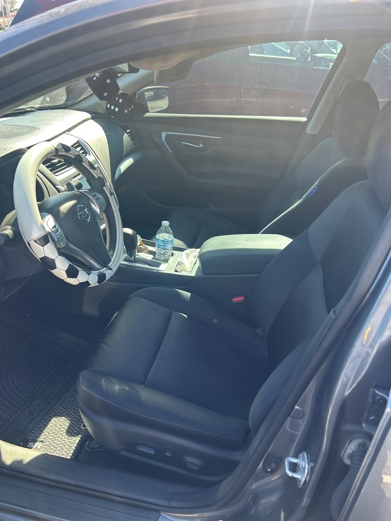 2016 Nissan Altima 2.5 SR photo 3