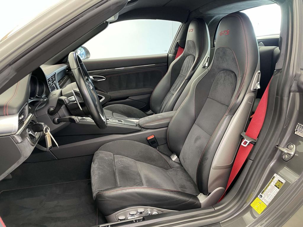 2017 Porsche 911 Targa 4 GTS photo 5