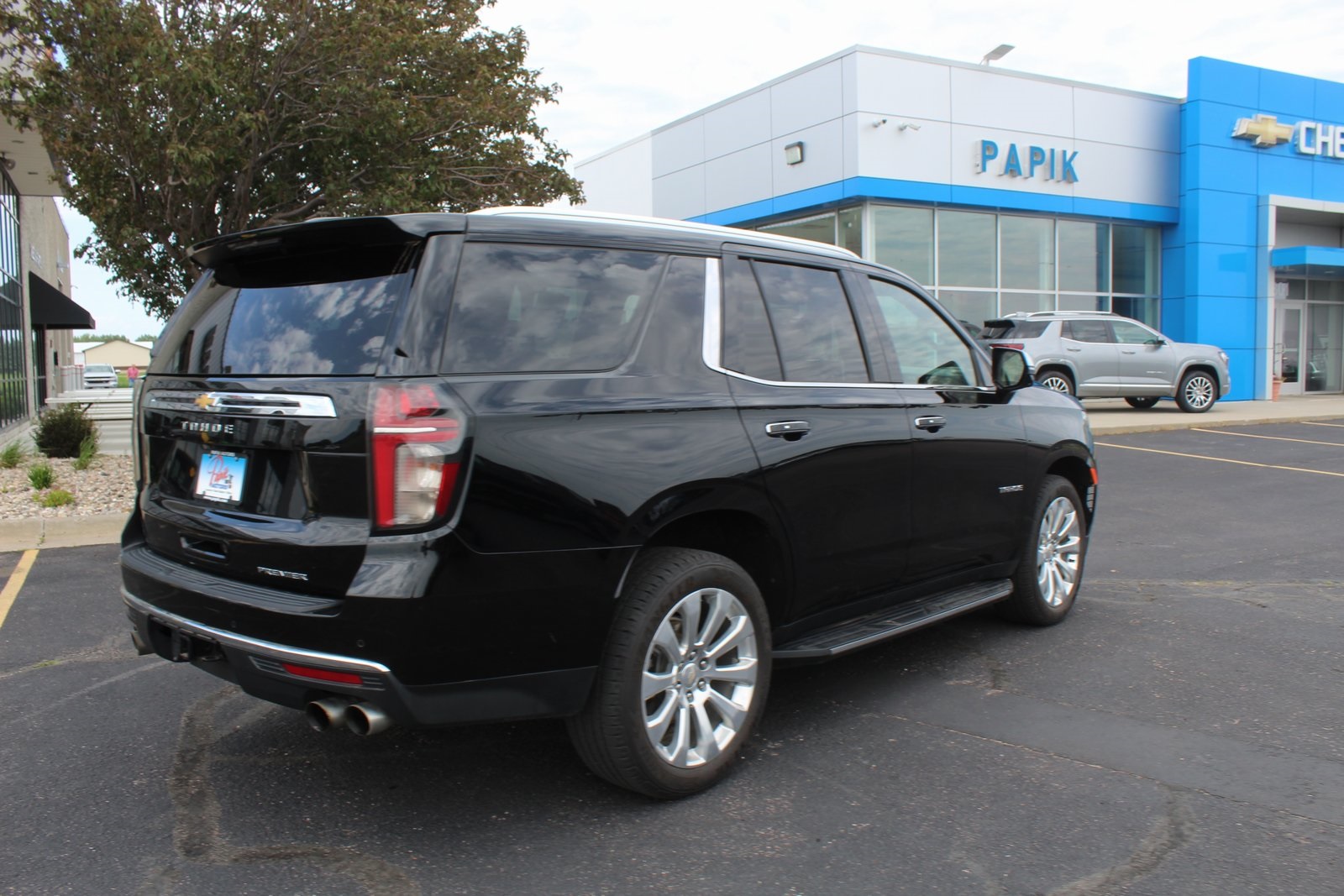 Used 2021 Chevrolet Tahoe Premier with VIN 1GNSKSKD6MR171973 for sale in Luverne, Minnesota