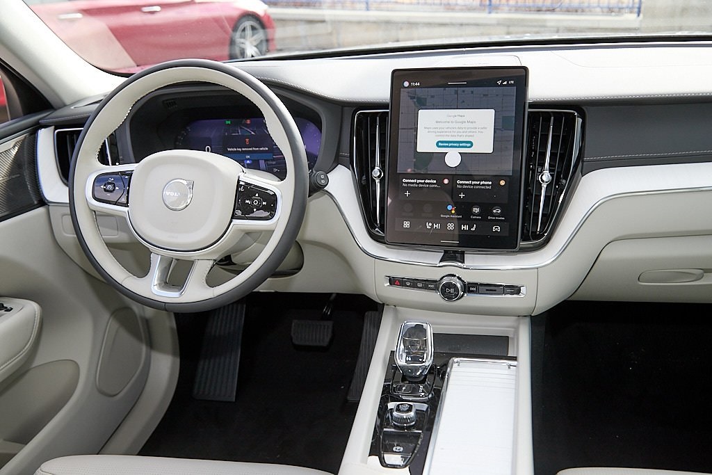 2026 VOLVO XC60 - Image 24