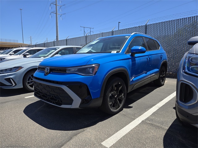 2025 Volkswagen Taos SE photo 2