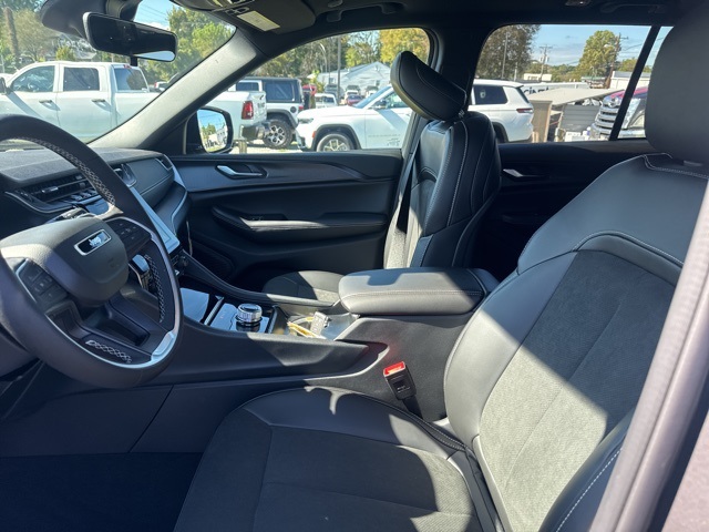 2025 Jeep Grand Cherokee Laredo X Altitude photo 15