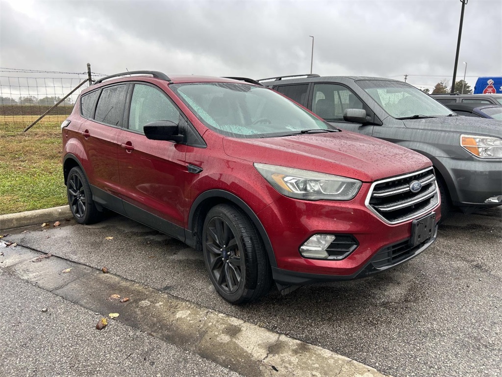 Used 2017 Ford Escape SE with VIN 1FMCU0G90HUD65008 for sale in Cookeville, TN