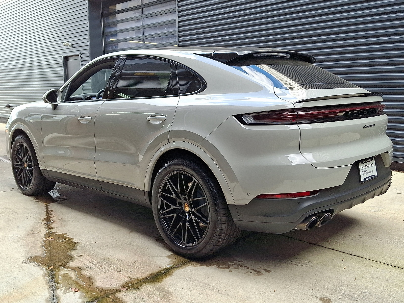 2025 Porsche Cayenne Coupe photo 3
