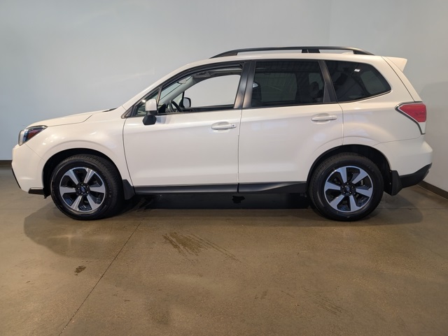 2017 Subaru Forester 2.5i Premium photo 3