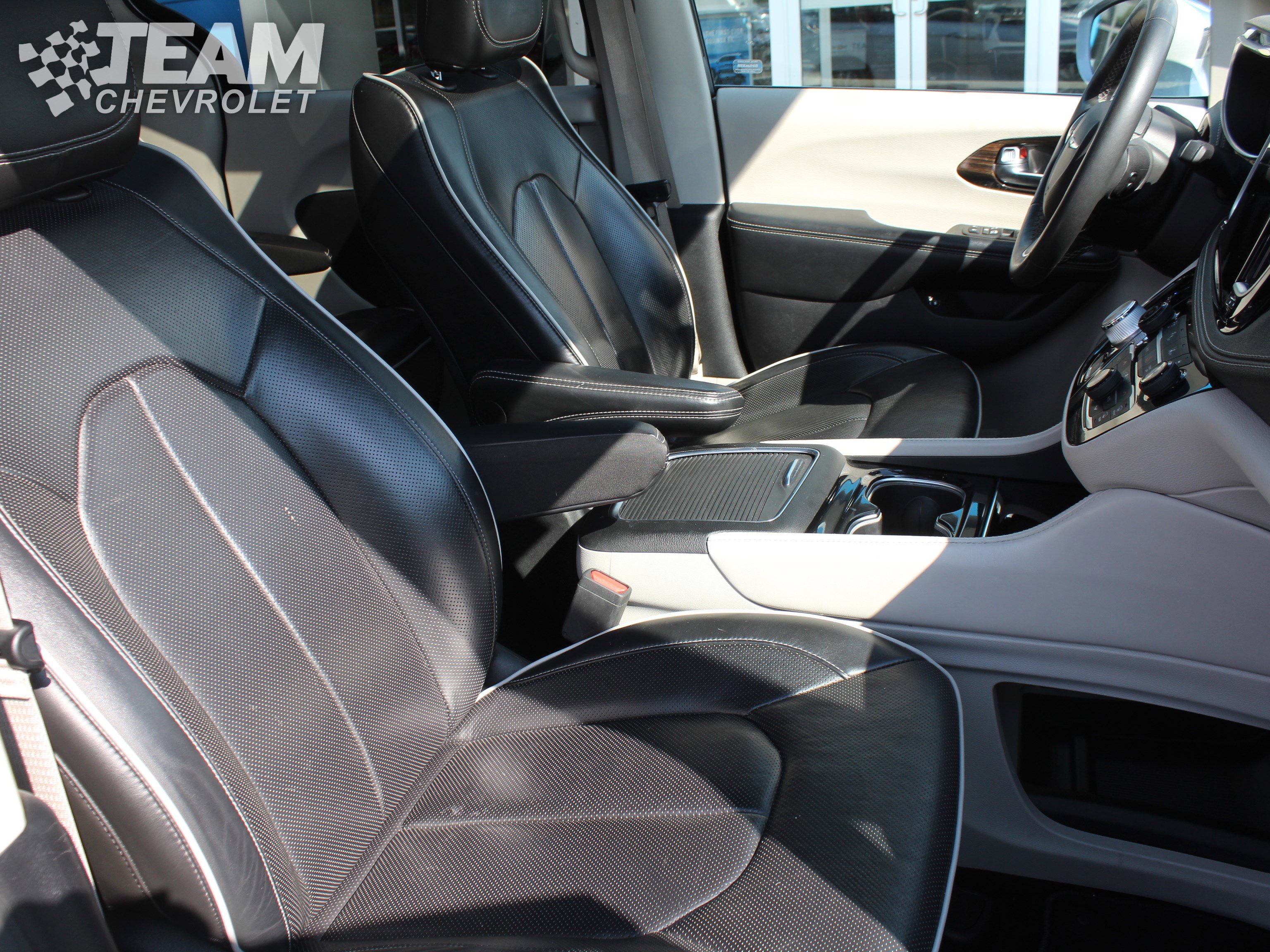 2022 Chrysler Pacifica Hybrid Limited photo 30