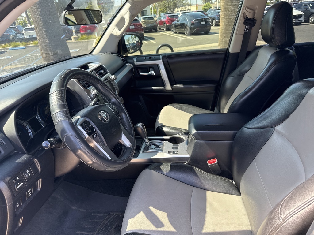 2016 Toyota 4Runner SR5 photo 12