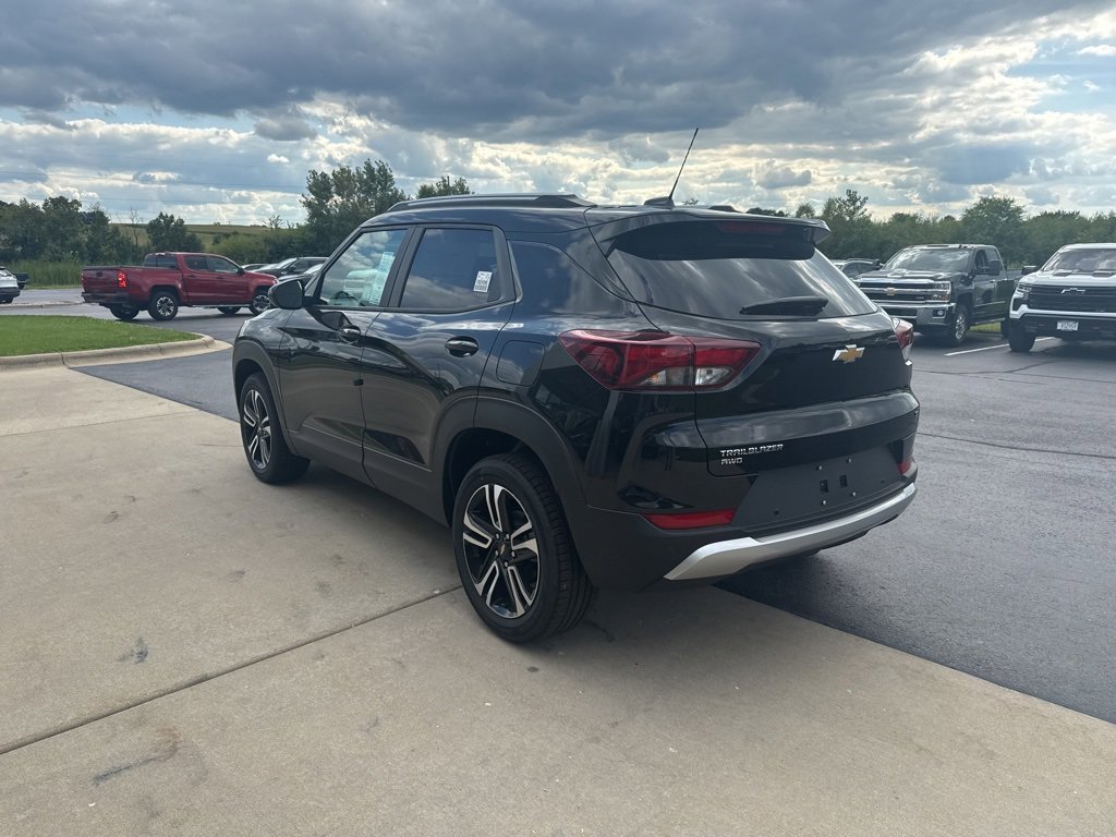 2026 Chevrolet Trailblazer LT photo 2
