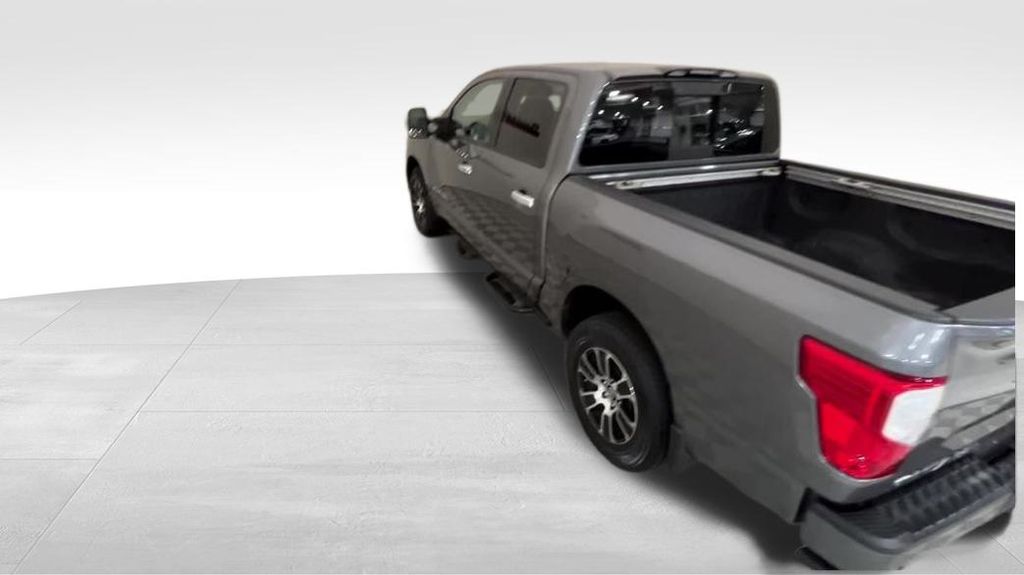 2021 Nissan Titan SV photo 2