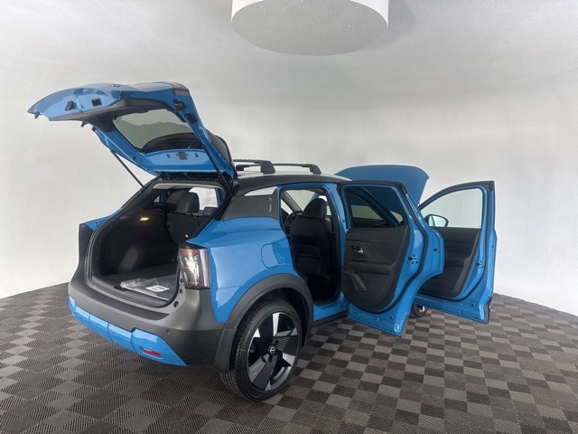 2026 Nissan Kicks SR photo 14