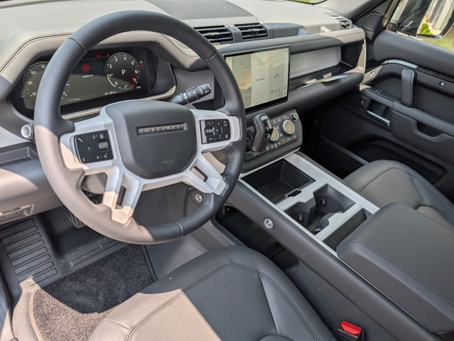 2025 Land Rover Defender 130 S photo 2