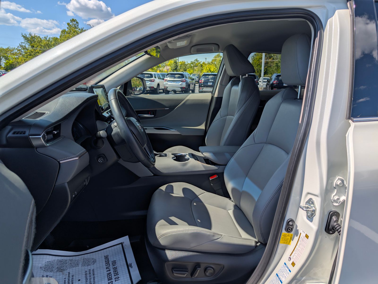 2022 Toyota Venza XLE photo 10