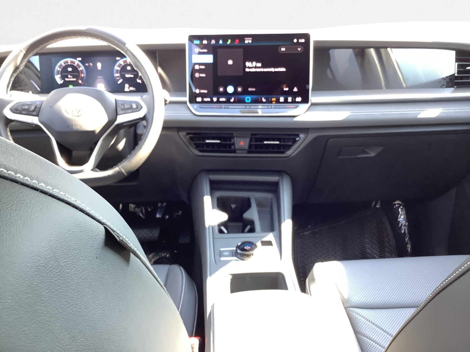 2025 Volkswagen Tiguan SE photo 13