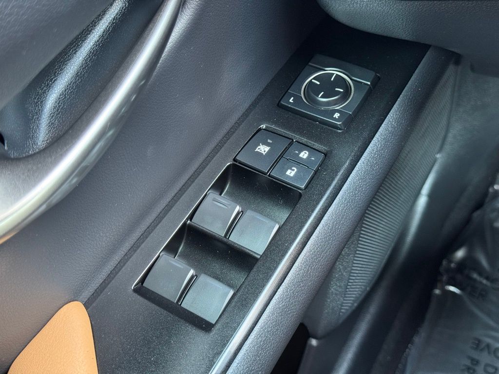 2023 Lexus UX 250h Premium photo 19