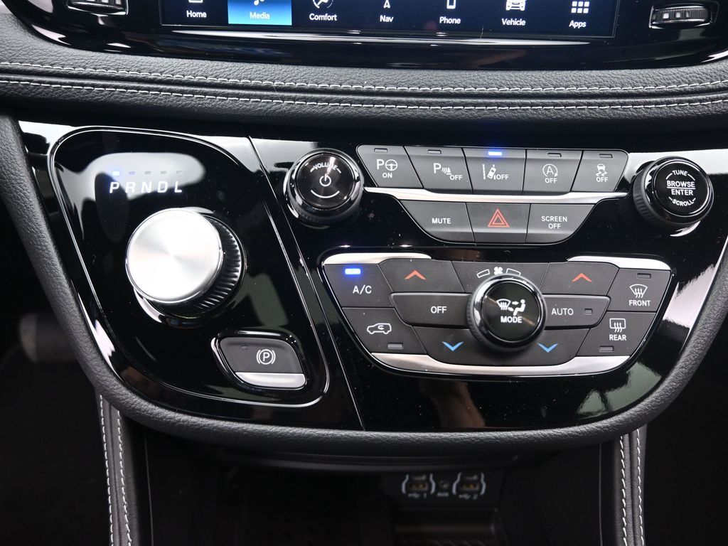 2025 Chrysler Pacifica Limited photo 14