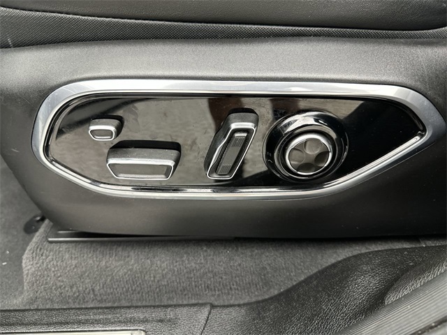 2023 Jeep Grand Cherokee L Summit photo 3